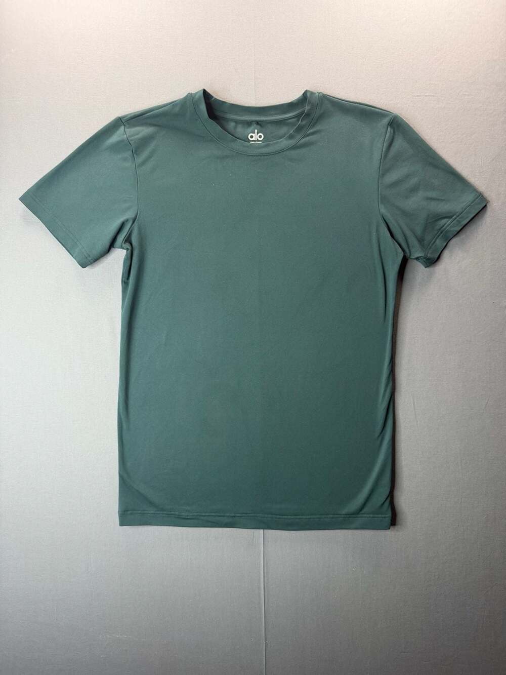 Alo Yoga Men's Conquer Reform Crewneck Short Sleeve Tee – Green – Size Small